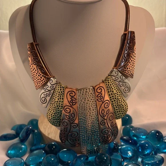 Elegant Multicolor Statement Necklace - Picture 3 of 3